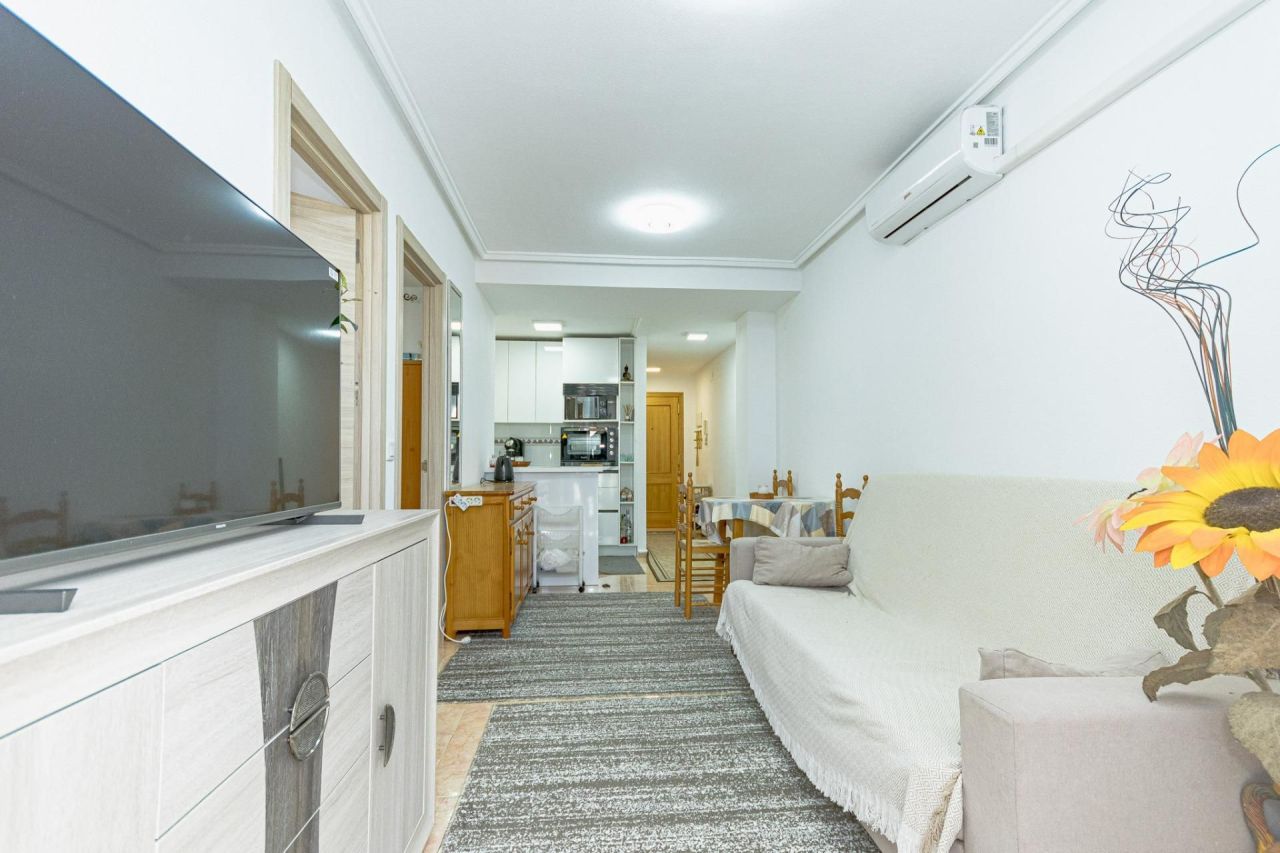 Flat in Torrevieja, Spain, 59 m² - picture 2