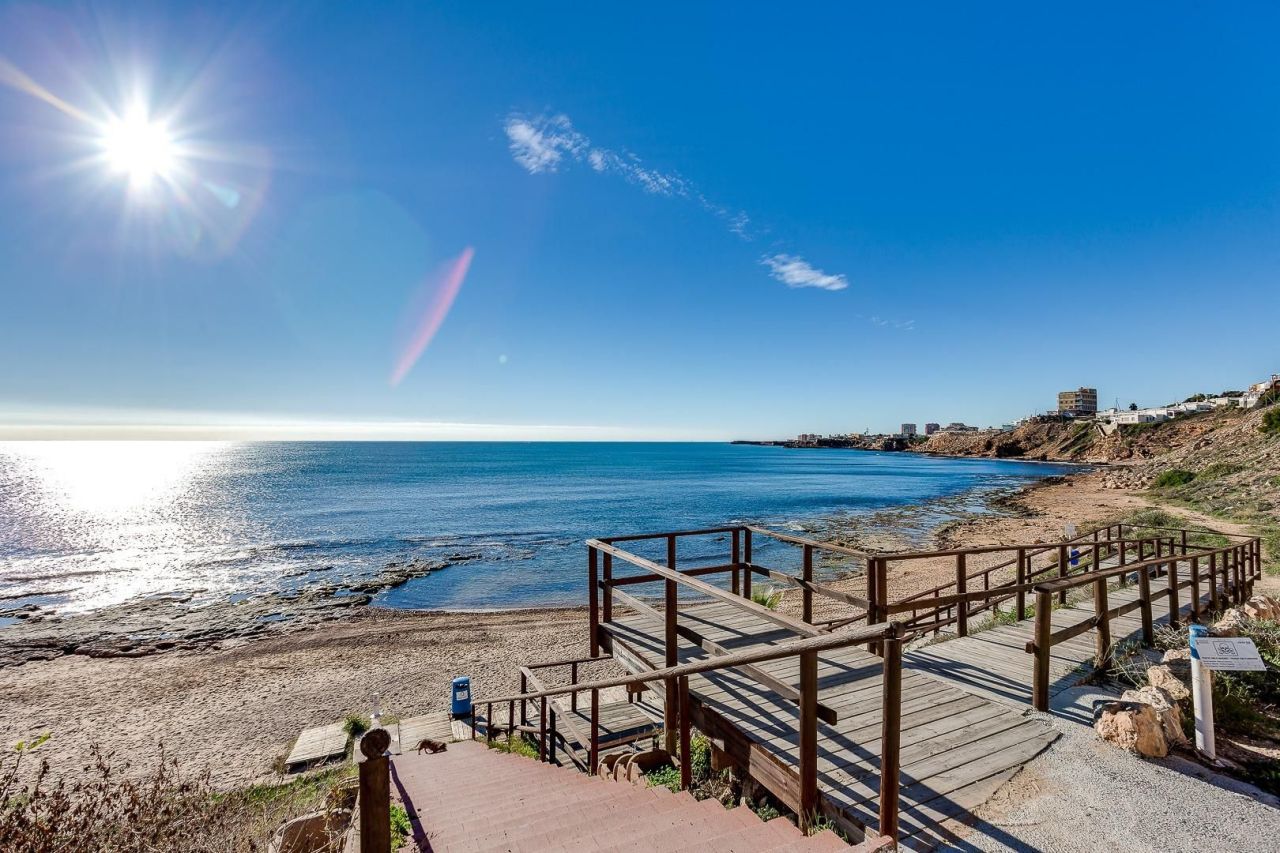 Flat in Torrevieja, Spain, 59 m² - picture 18