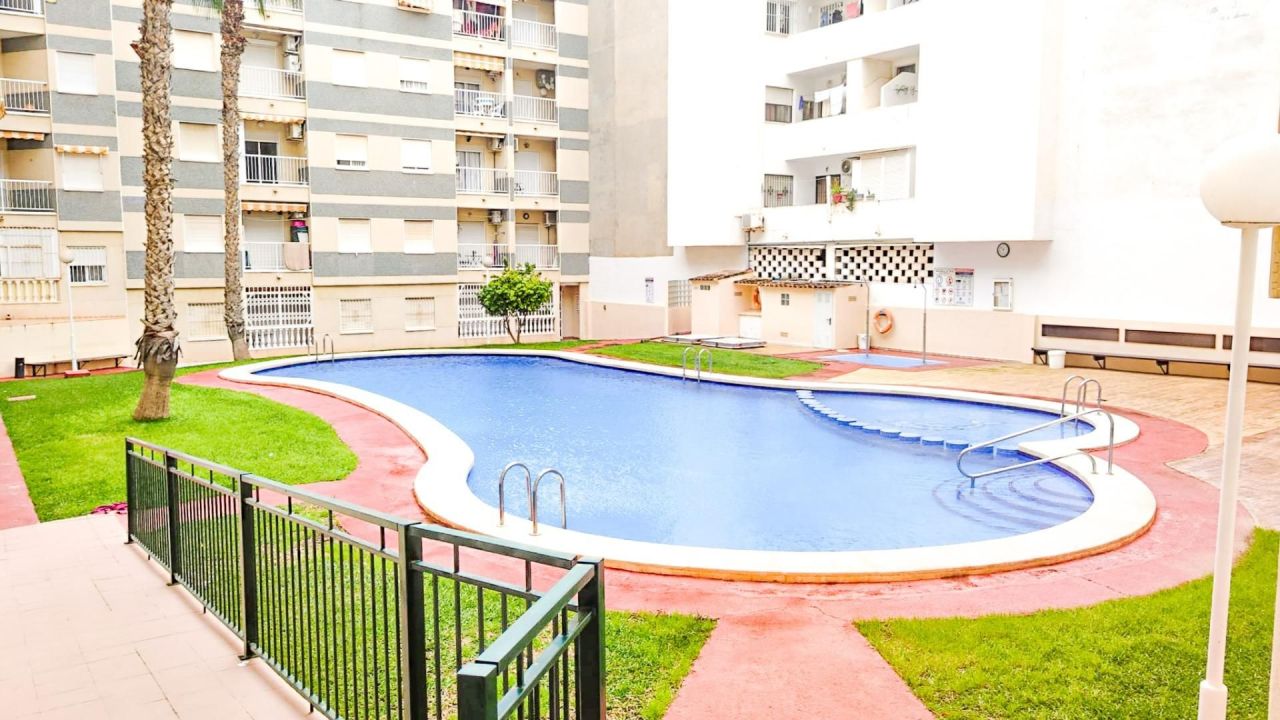 Flat in Torrevieja, Spain, 59 m² - picture 13