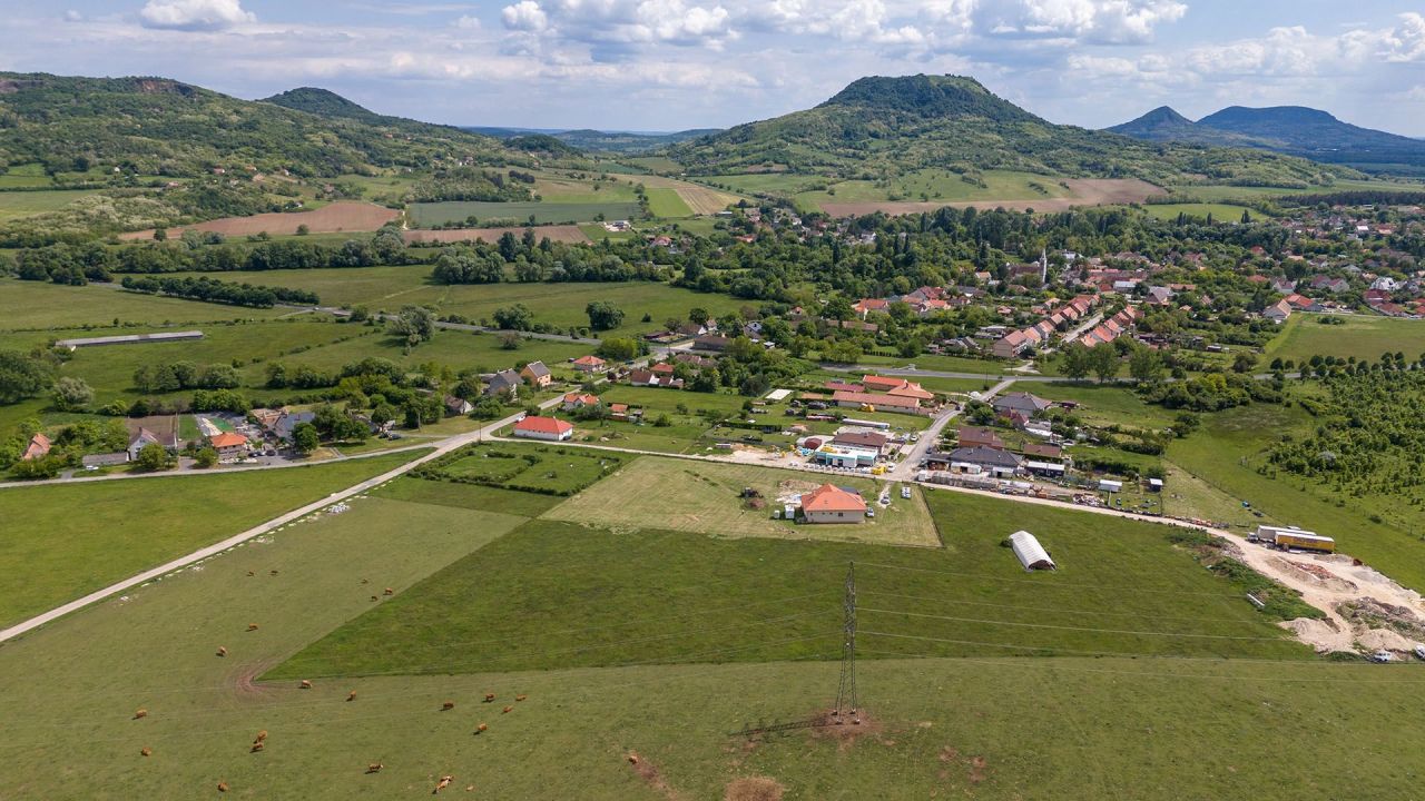 Grundstück in Badacsonytomaj, Ungarn, 7 440 m² - Foto 1