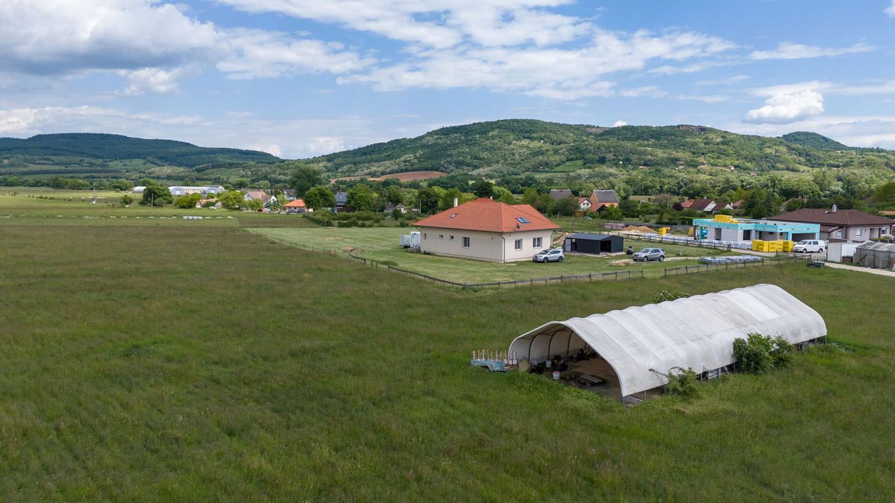 Terrain à Badacsonytomaj, Hongrie, 5 560 m² - image 11