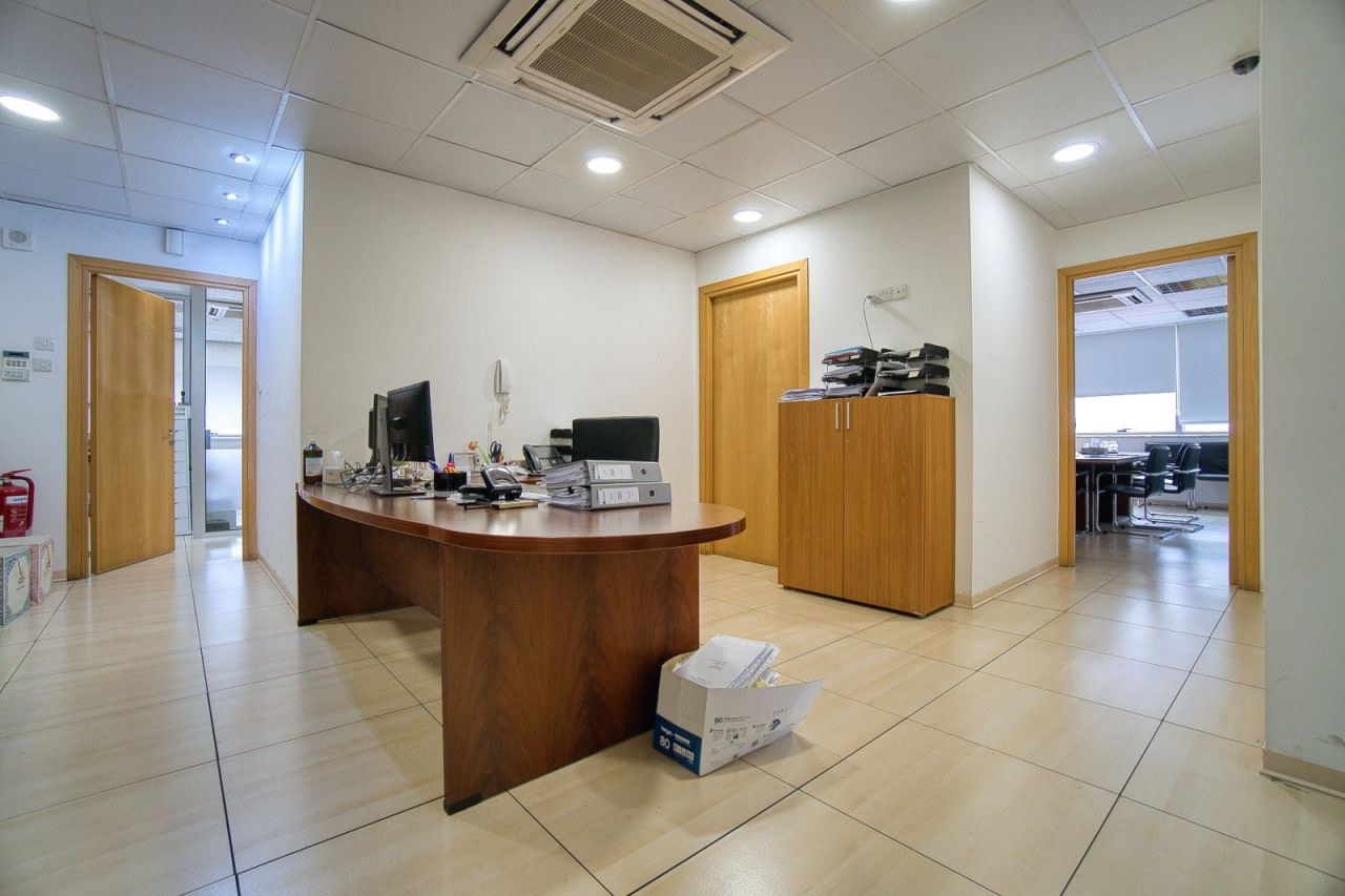 Ufficio a Limassol, Cipro, 850 m² - foto 5