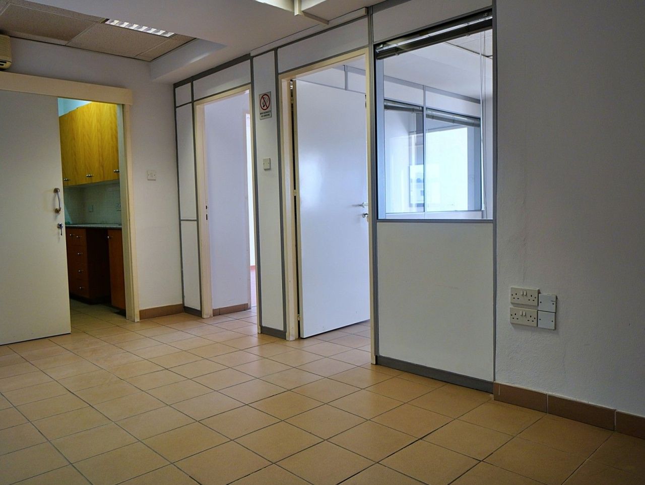 Ufficio a Larnaca, Cipro, 92 m² - foto 5