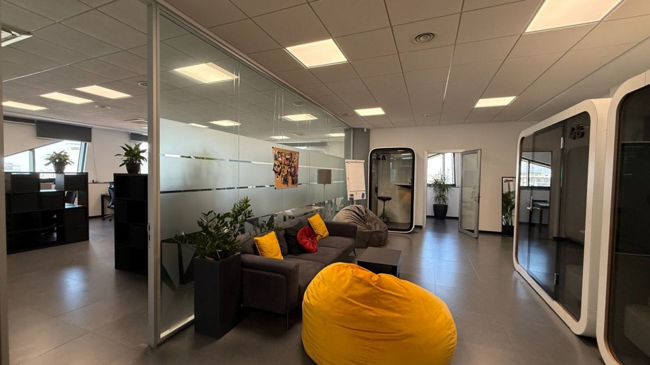 Bureau à Limassol, Chypre, 1 800 m² - image 6