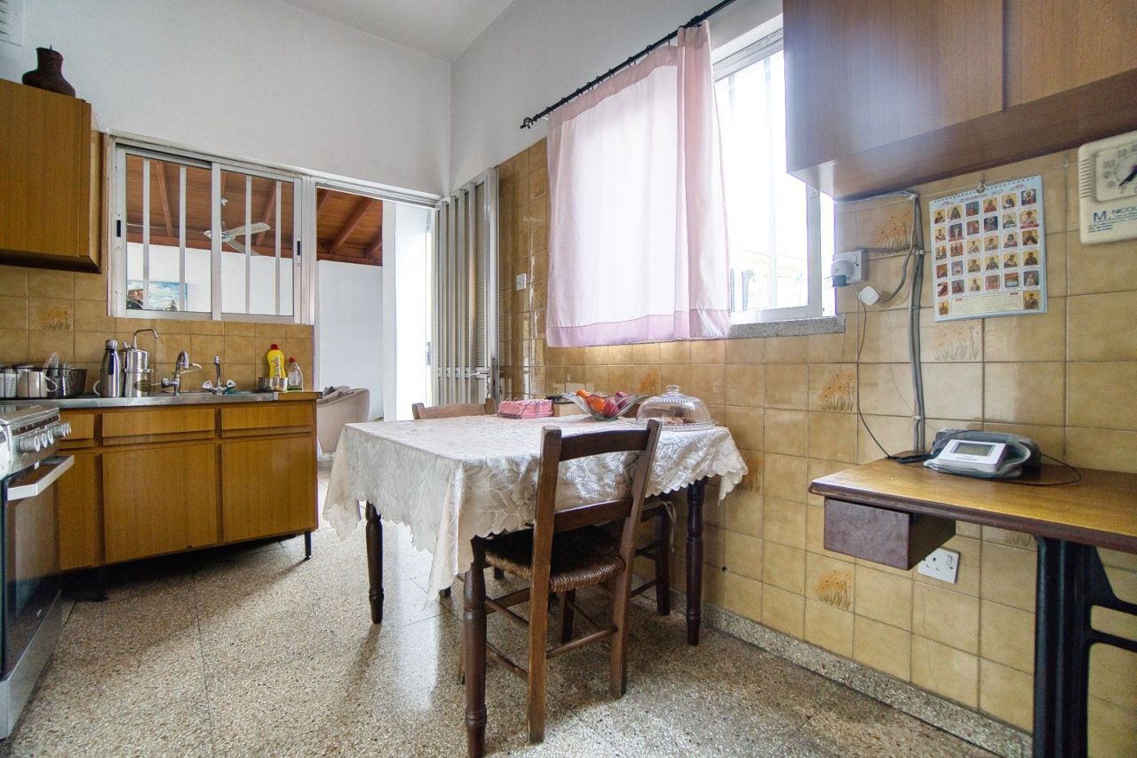 Commercial property in Paphos, Cyprus, 205 m² - picture 6