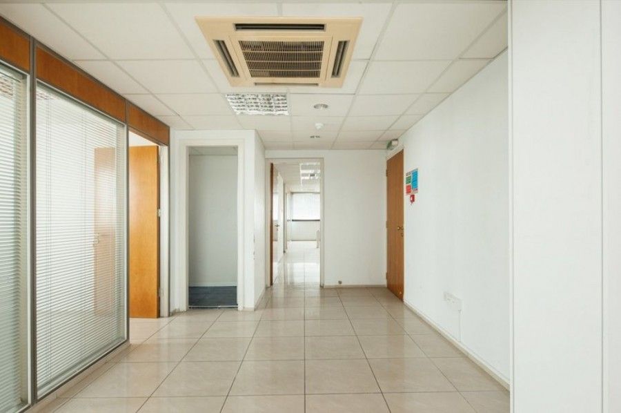 Oficina en Lárnaca, Chipre, 451 m² - imagen 7