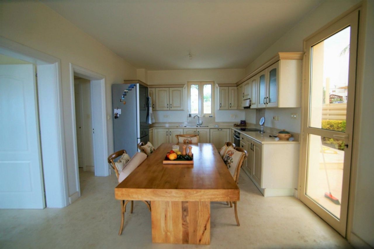 Villa in Paphos, Cyprus, 233 m² - picture 7