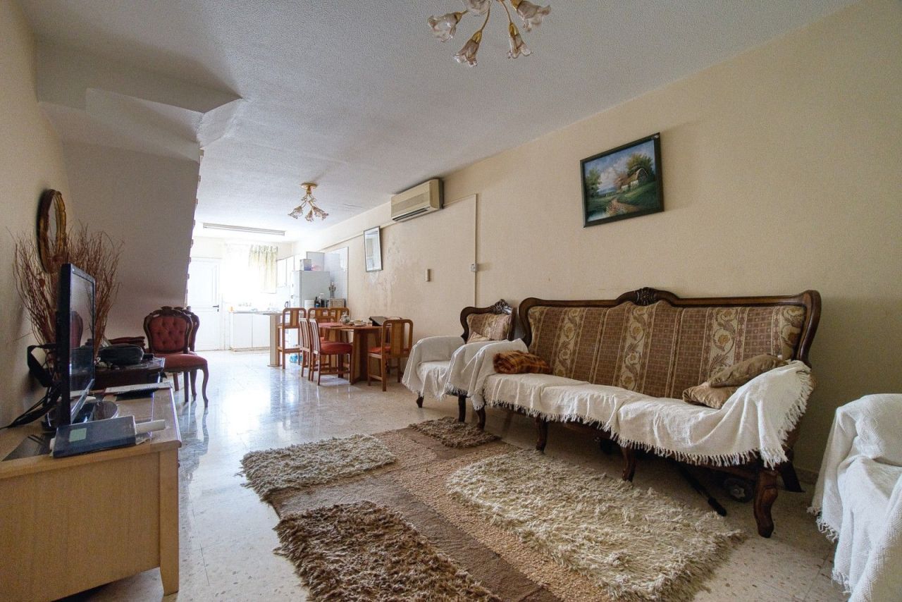 Townhouse in Paphos, Cyprus - picture 8