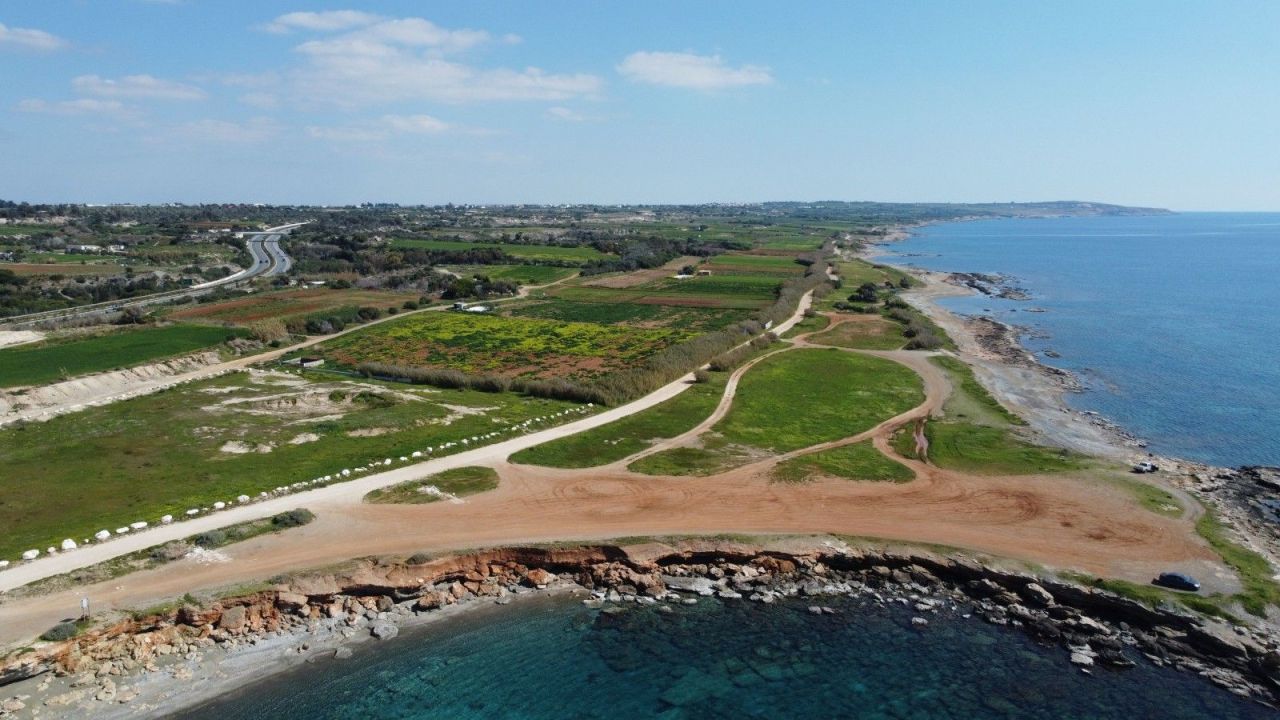 Grundstück in Larnaka, Zypern, 9 996 m² - Foto 9