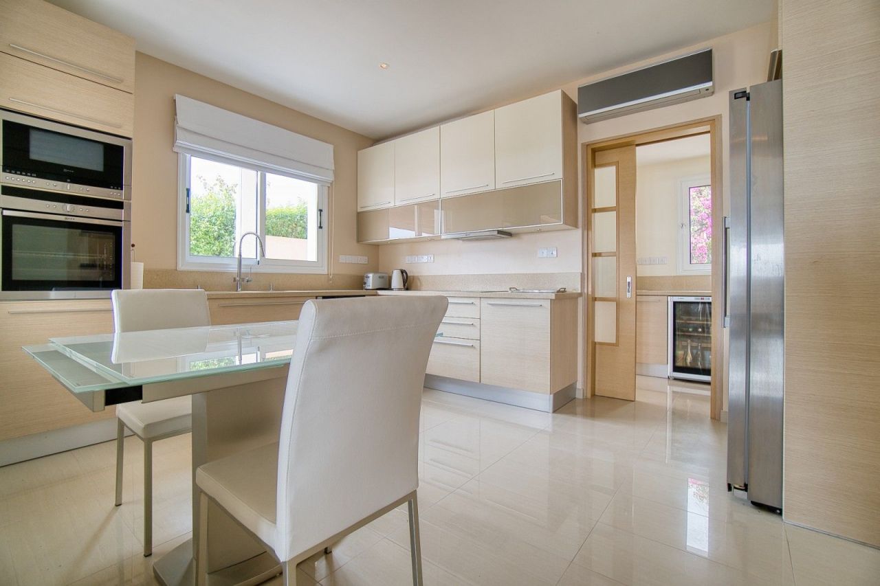 Bungalow in Paphos, Cyprus, 200 m² - picture 9