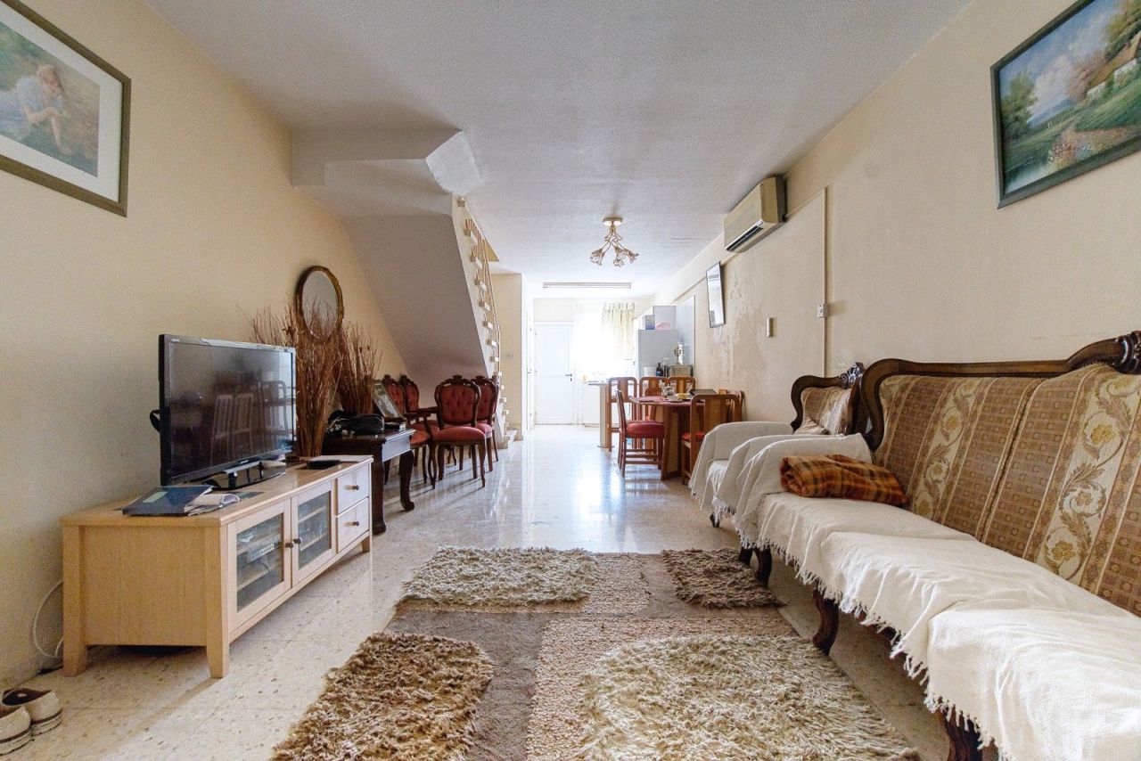 Townhouse in Paphos, Cyprus - picture 9