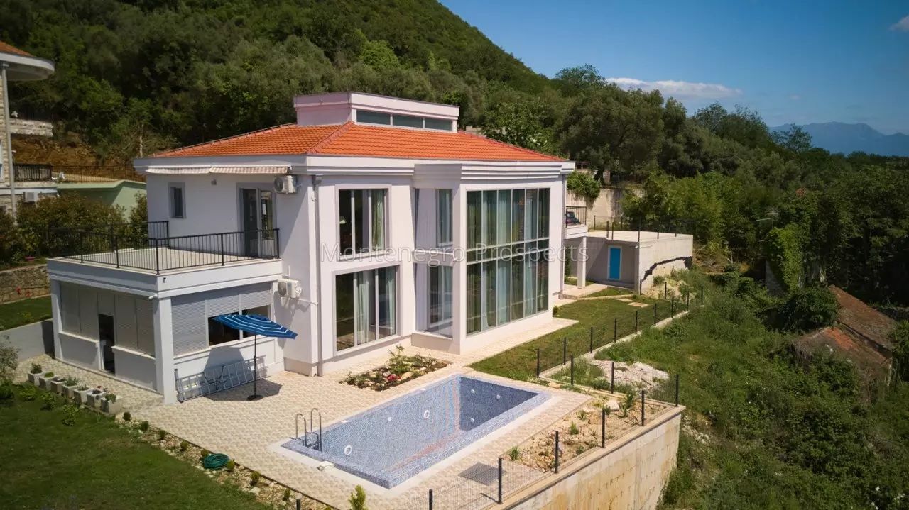 Villa in Kumbor, Montenegro, 446 m² - picture 1