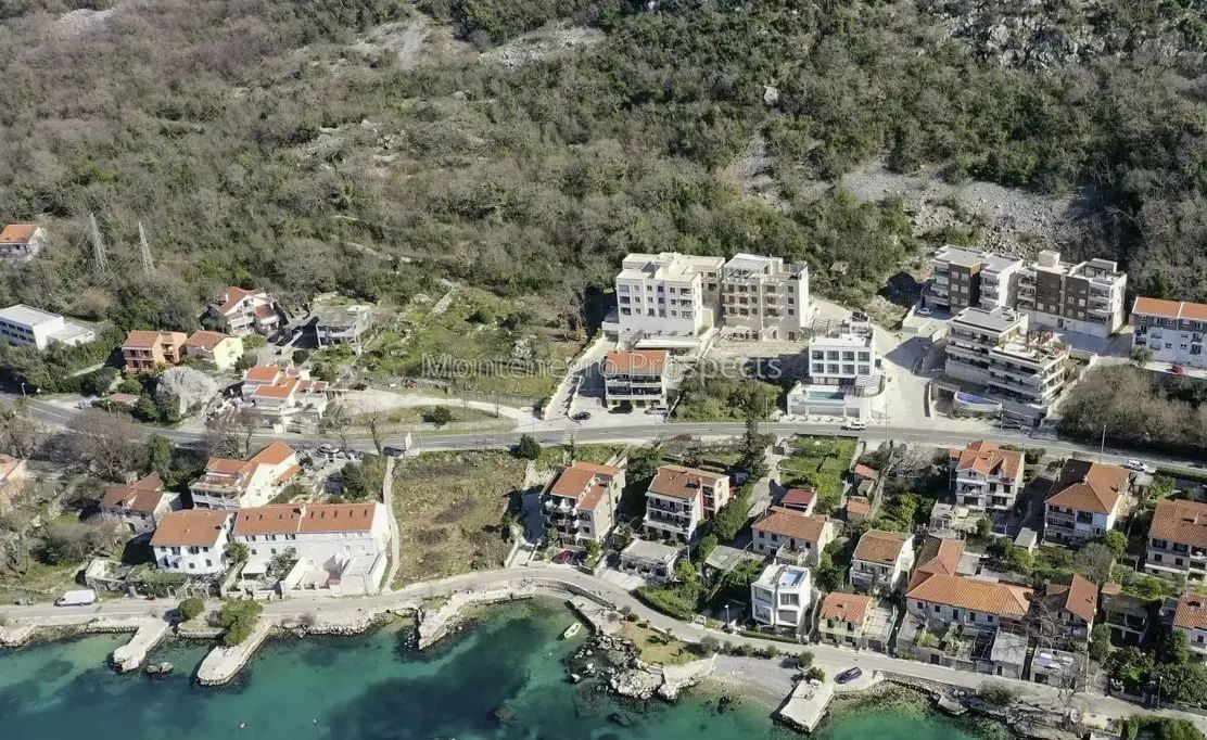 Terrain à Dobrota, Monténégro, 1 056 m² - image 2