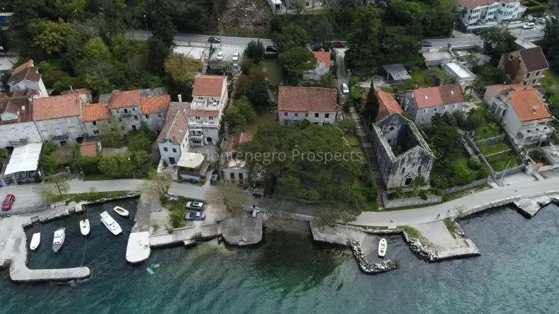 Land in Dobrota, Montenegro, 901 m² - picture 1