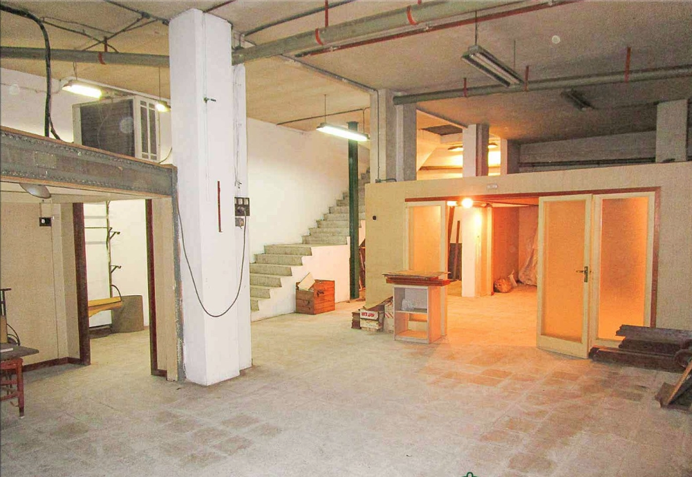 Shop in Barcelona, Spain, 475 m² - picture 1