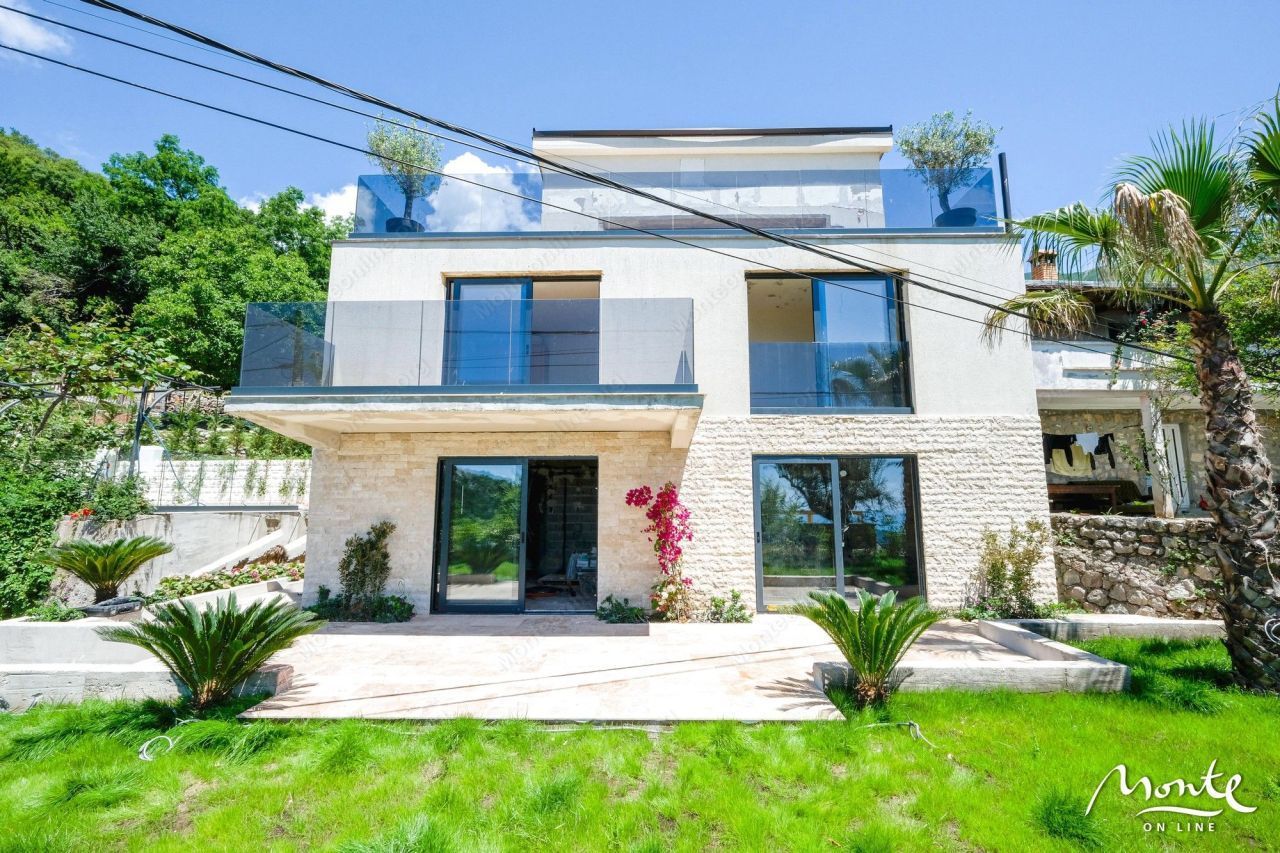 Haus in Budva, Montenegro, 300 m² - Foto 1