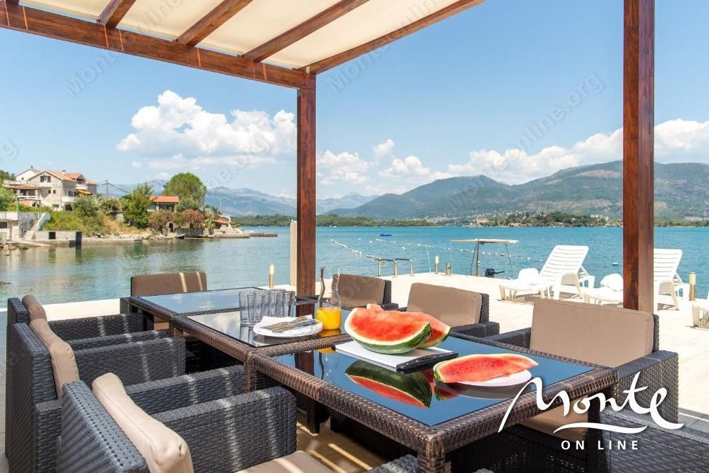 Maison à Tivat, Monténégro, 172 m² - image 1