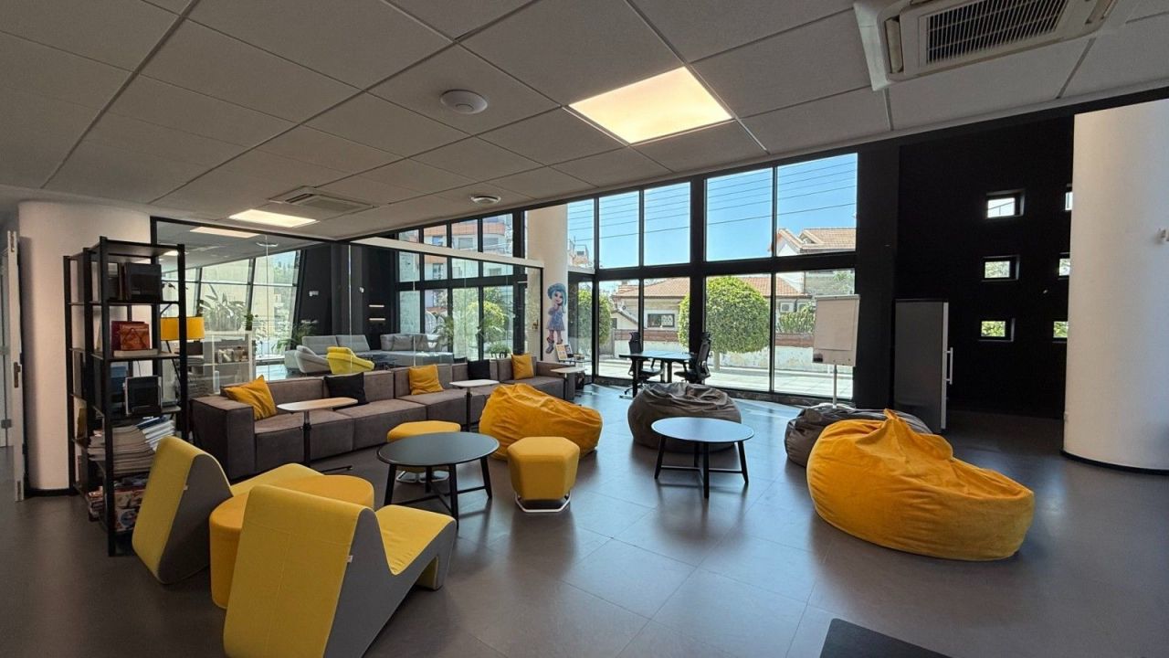 Bureau à Limassol, Chypre, 1 800 m² - image 10