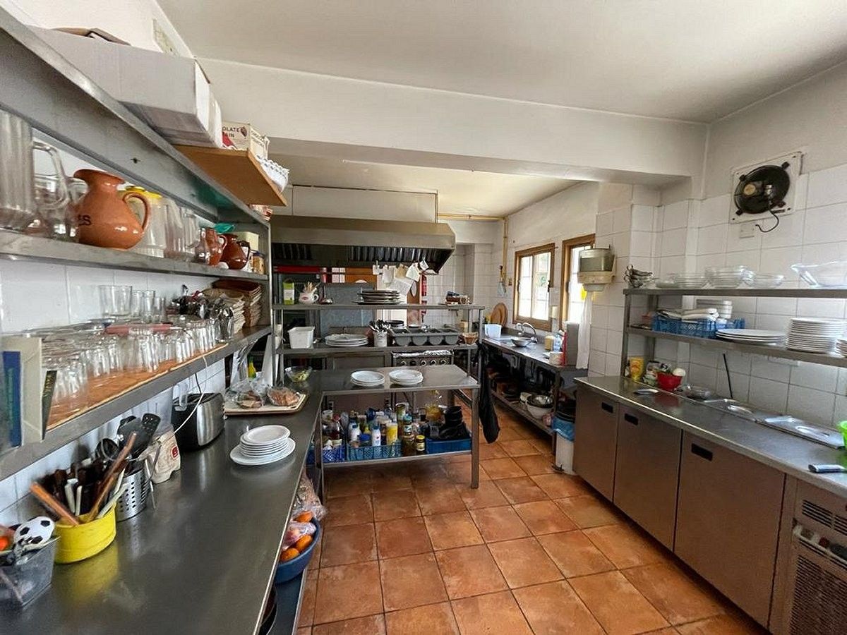 Commercial property in Paphos, Cyprus, 300 m² - picture 10