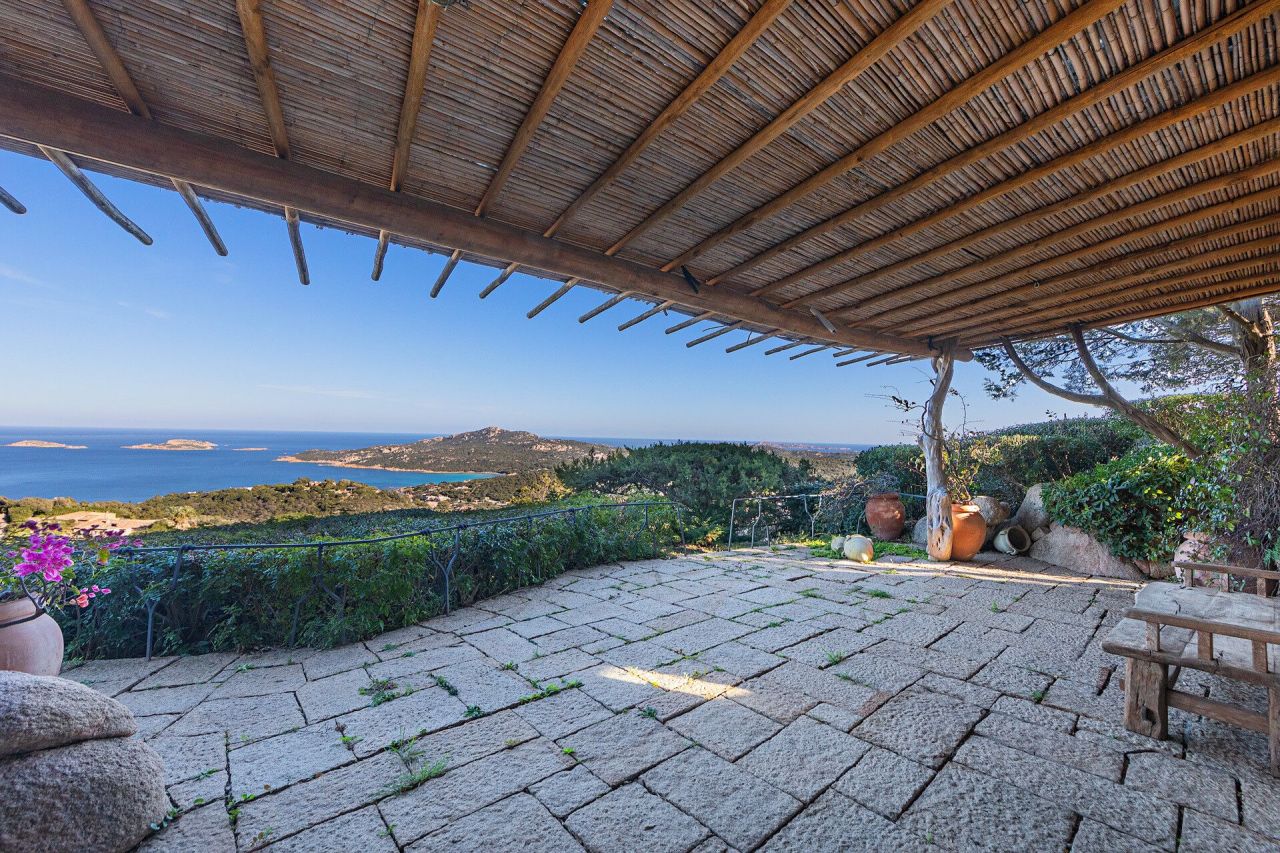 Villa in Porto Cervo, Italy, 271 m² - picture 1