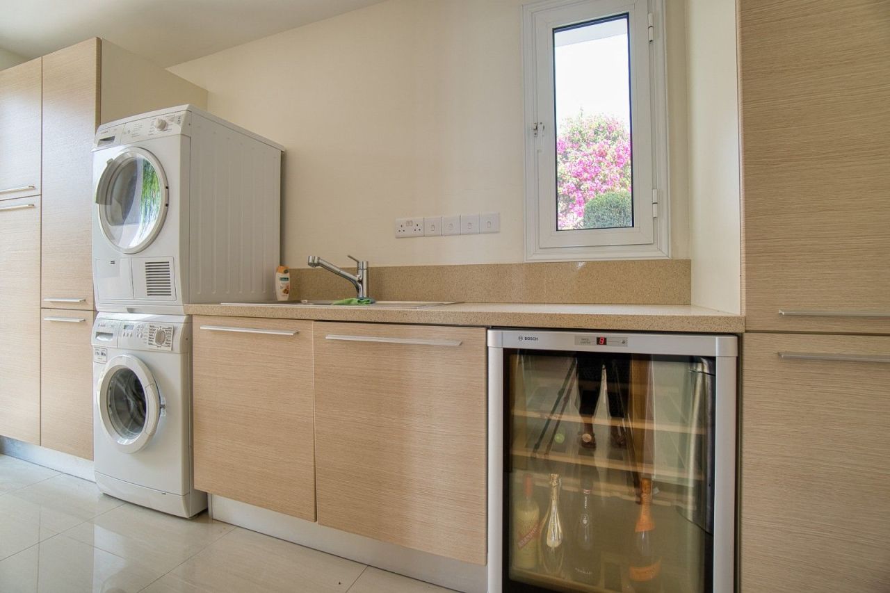 Bungalow in Paphos, Cyprus, 200 m² - picture 11