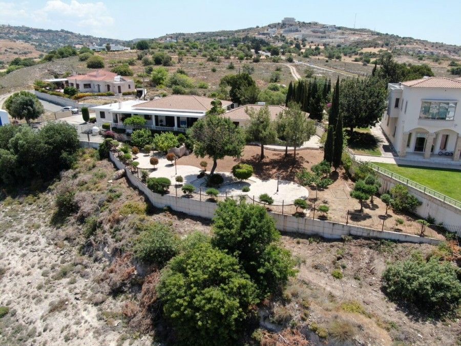 Bungalow in Paphos, Cyprus, 340 m² - picture 12