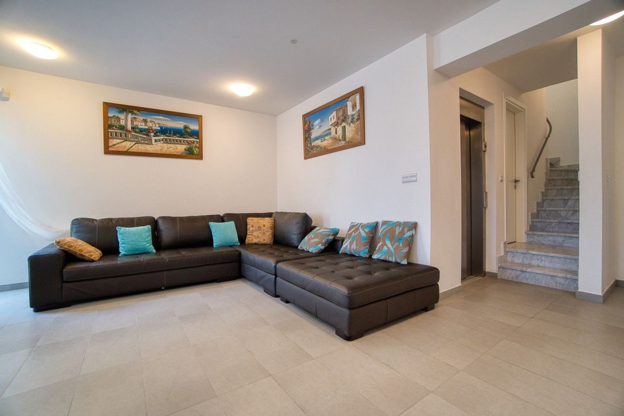 Villa in Paphos, Cyprus - picture 12