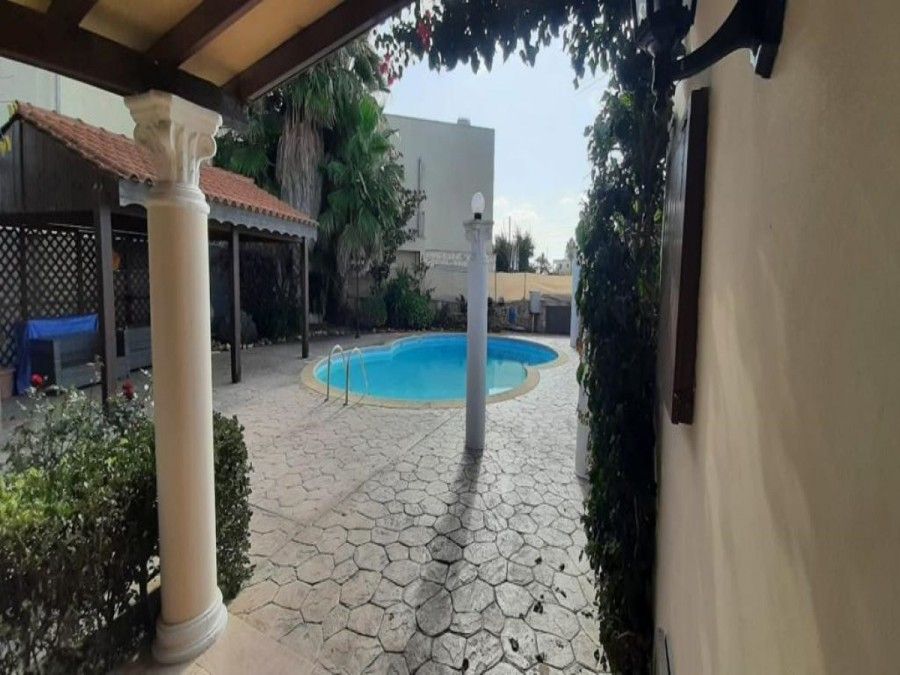 Bungalow in Paphos, Cyprus - picture 13