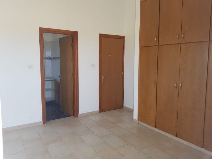 Villa in Paphos, Cyprus - picture 11