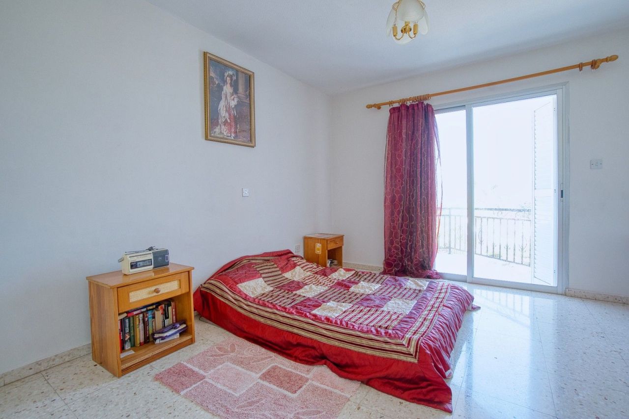 Townhouse in Paphos, Cyprus - picture 13