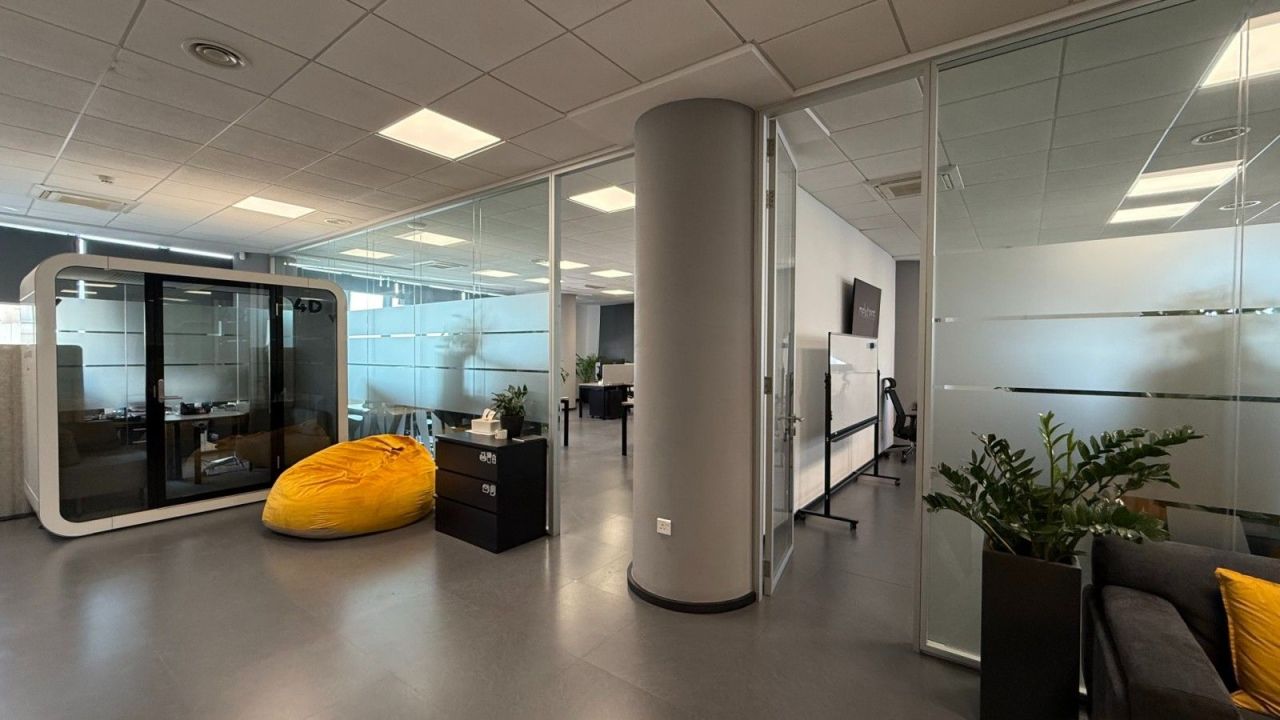 Bureau à Limassol, Chypre, 1 800 m² - image 16