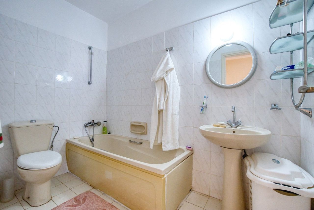 Townhouse in Paphos, Cyprus - picture 16