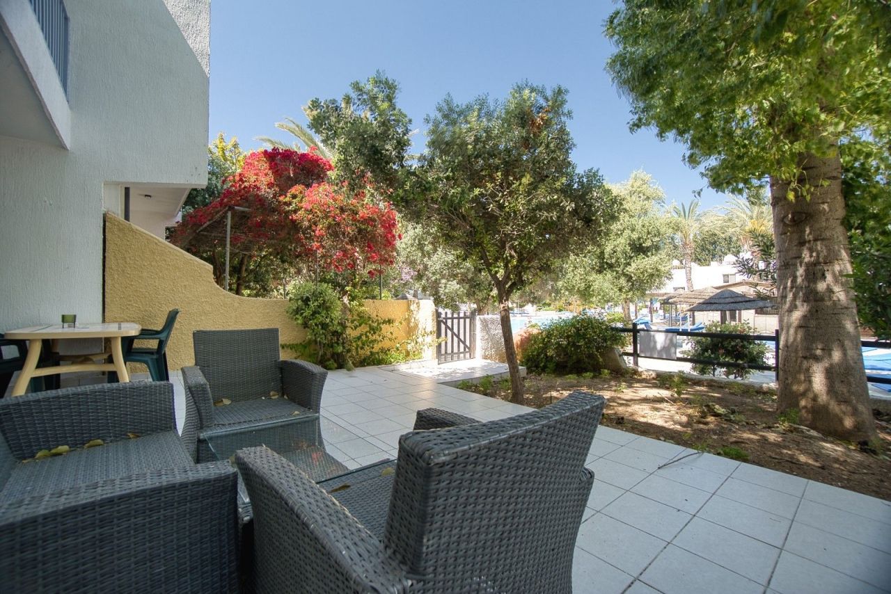 Apartment in Paphos, Cyprus, 52 m² - picture 17