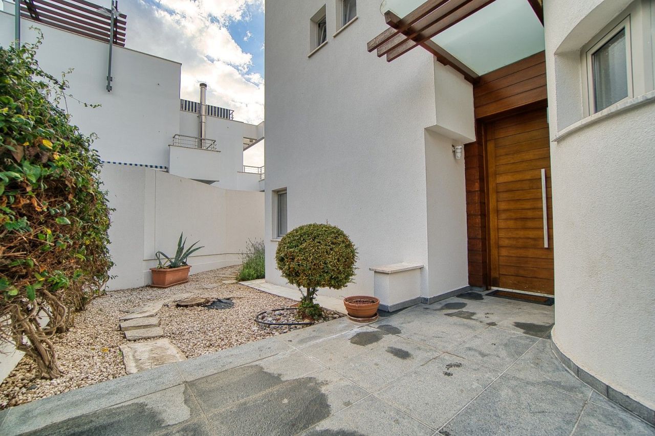 Villa in Paphos, Cyprus - picture 17