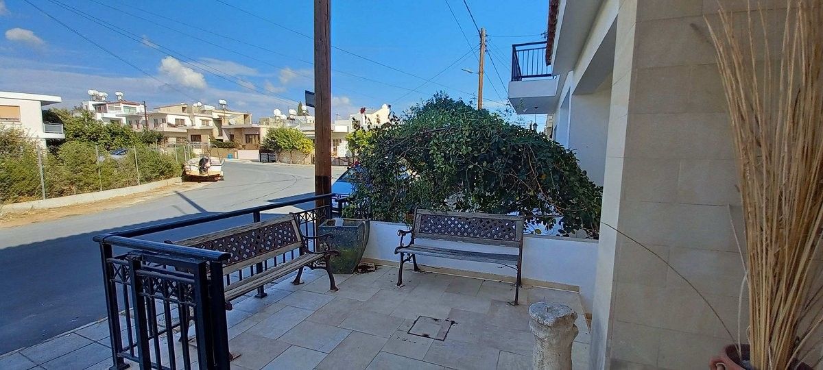 Townhouse in Paphos, Cyprus - picture 18