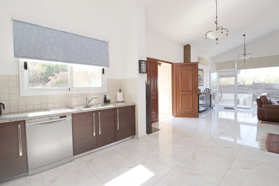 Villa in Paphos, Cyprus, 350 m² - picture 19