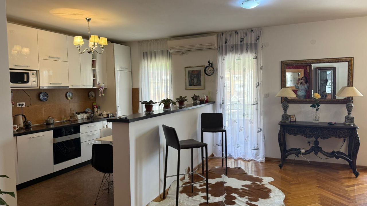 Flat in Budva, Montenegro, 100 m² - picture 1