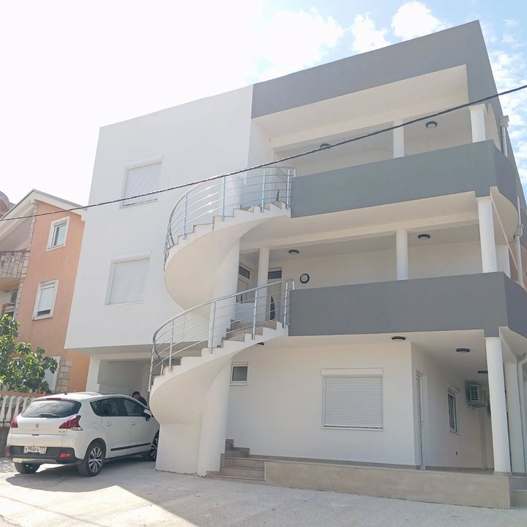 Flat in Dobra Voda, Montenegro, 45 m² - picture 1