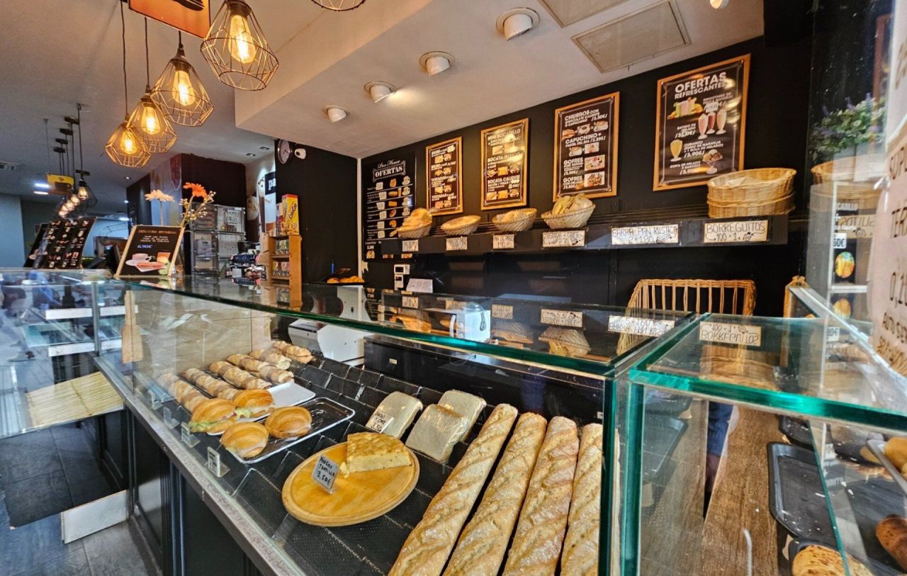 Propiedad comercial en Barcelona, España, 140 m² - imagen 2