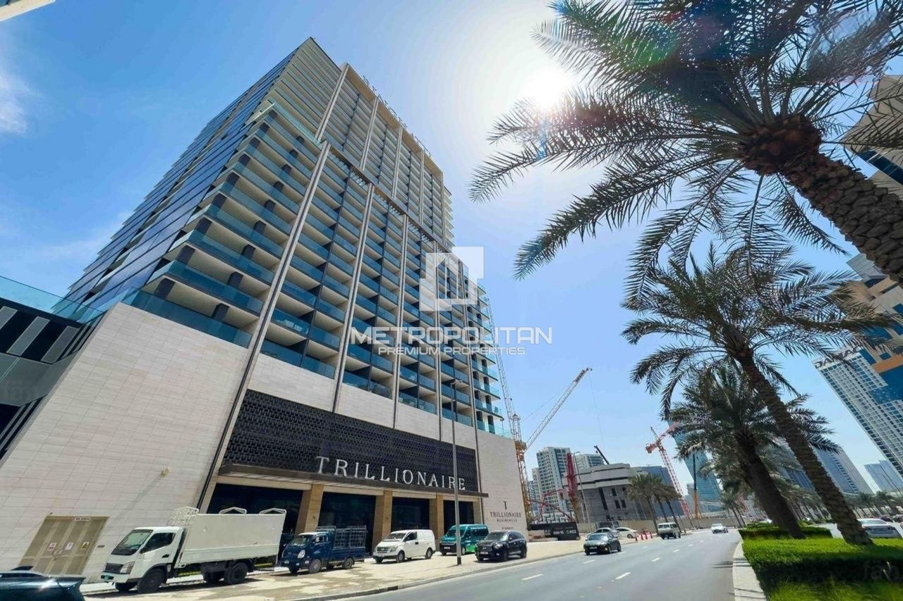 Apartment in Dubai, UAE, 58 m² - picture 1