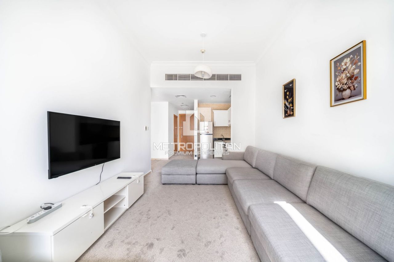 Apartment in Dubai, UAE, 58 m² - picture 1