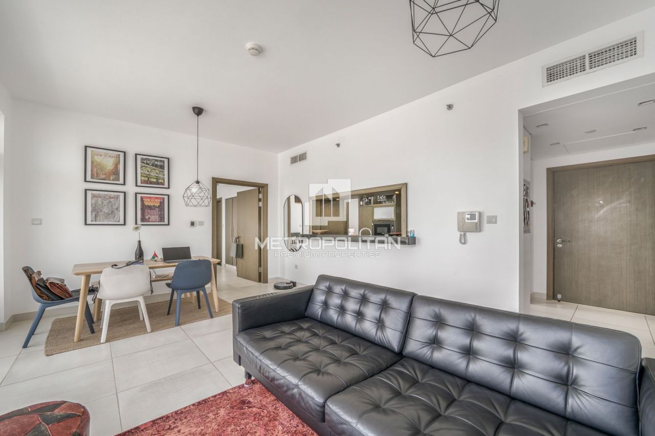 Apartment in Dubai, UAE, 69 m² - picture 1