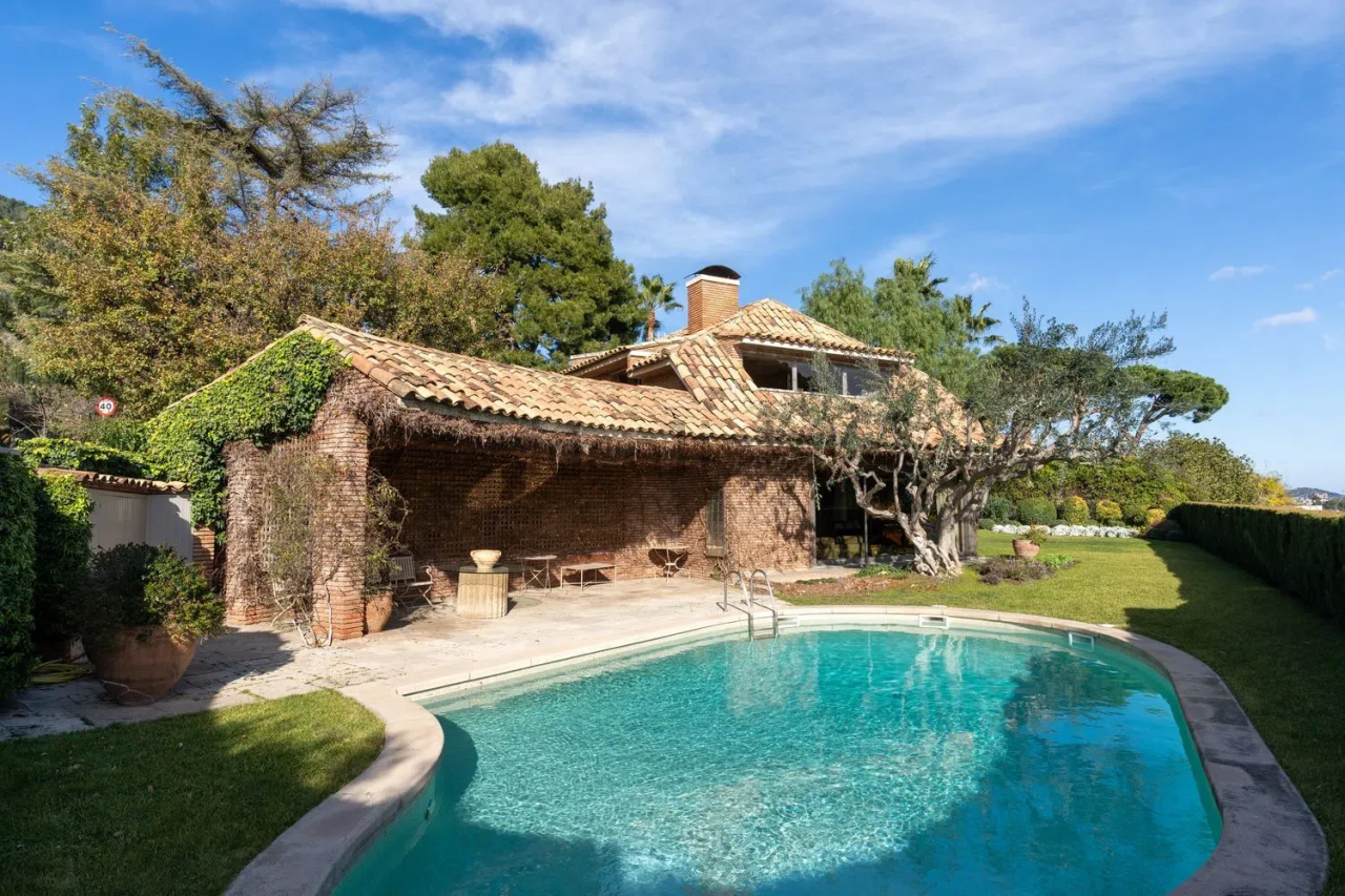 Villa en Zona Alta, España, 678 m² - imagen 1