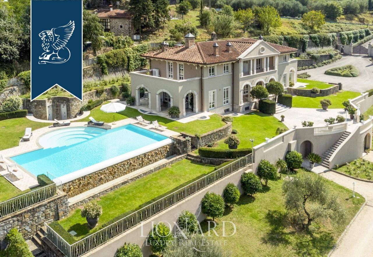 Villa à Florence, Italie, 900 m² - image 1