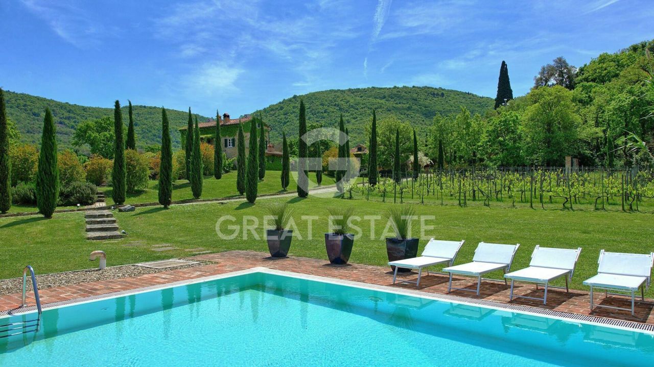 Casa en Cortona, Italia, 314.4 m² - imagen 1
