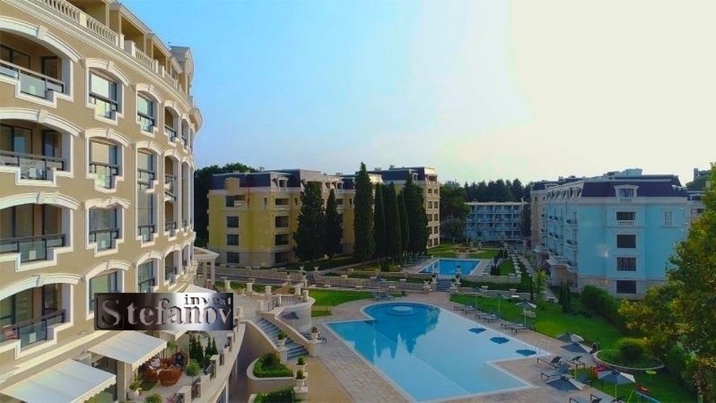 Appartement à Saints Constantin et Hélène, Bulgarie, 77 m² - image 1