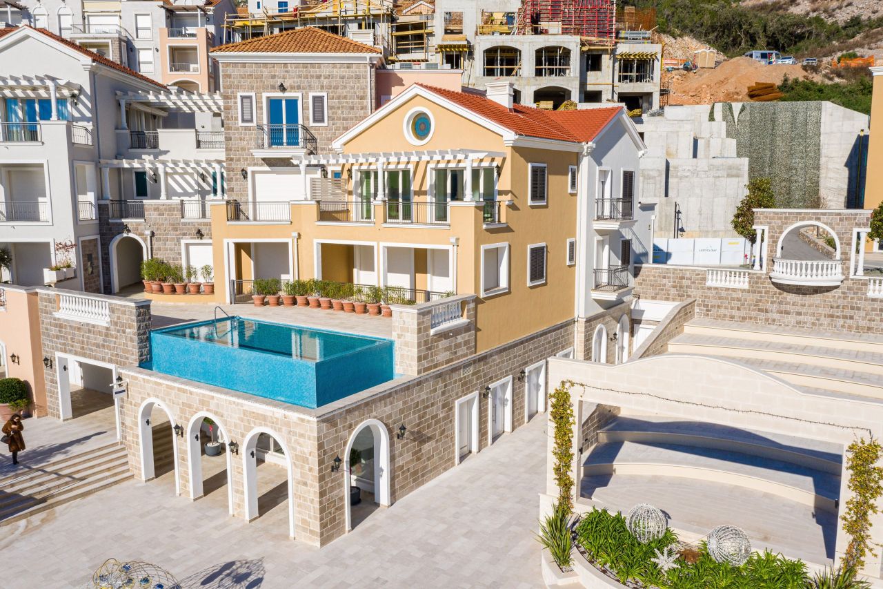 Apartamento en Tivat, Montenegro, 74.35 m² - imagen 1