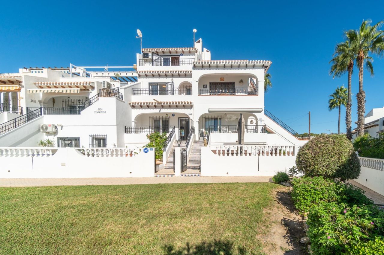 Bungalow à Orihuela Costa, Espagne, 170 m² - image 1