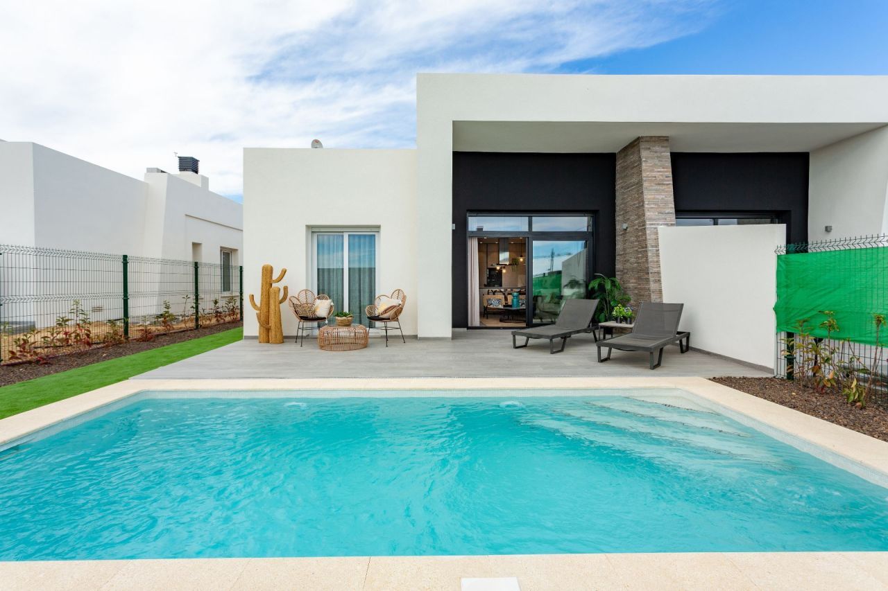 Bungalow in Algorfa, Spain, 108 m² - picture 1