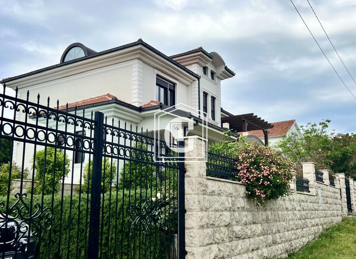 Villa in Halbinsel Luštica, Montenegro, 211 m² - Foto 1